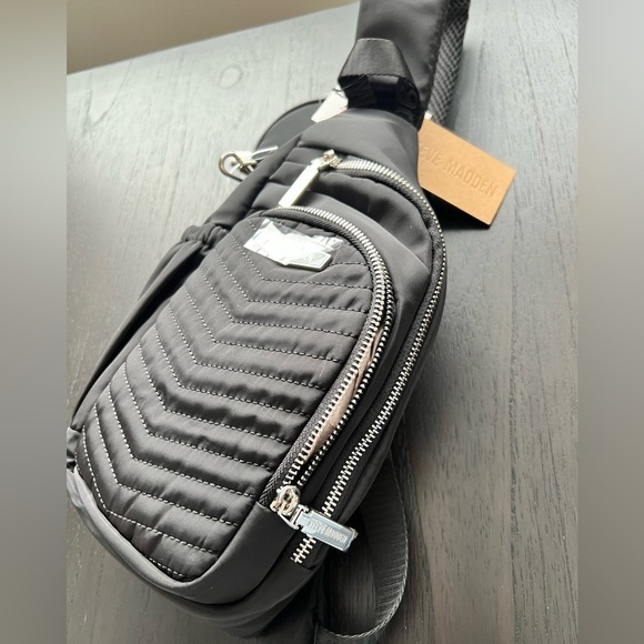 NWT STEVE MADDEN
Black BAURORA Quilted Sling Backpack With Pouch - Picture 3 of 14